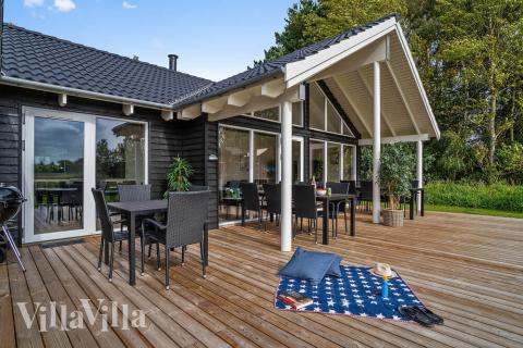 Genießen Sie einen Grillabend auf der Terrasse des Luxusferienhauses Nr. 416 in Nordseeland