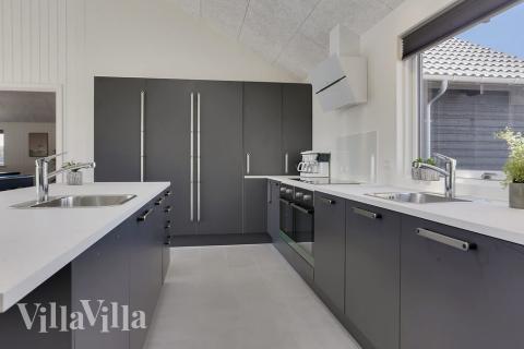 Die Küche in dem Luxusferienhaus Nr. 403 ist so gut ausgestattet, dass man problemlos Mahlzeiten für 24 Personen zubereiten kann.