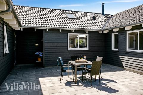 Große Terrasse am Luxusferienhaus Nr. 413 in Lolland/Falster/Mön.