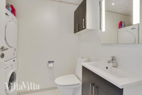 Eines der Badezimmer im Luxusferienhaus Nr. 419