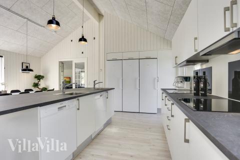 Die Küche in dem Luxusferienhaus Nr. 419 ist so gut ausgestattet, dass man problemlos Mahlzeiten für 24 Personen zubereiten kann.