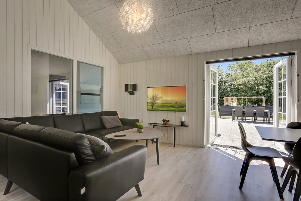 Der Aufenthaltsraum bietet Platz für 24 Personen, wenn ihr das Ferienhaus 419 in Westjütland besucht.
