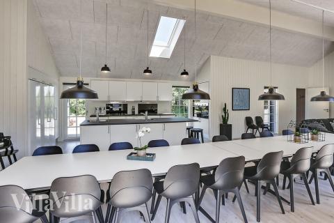 Aufenthaltsraum mit Platz für 24 im Luxusferienhaus Nr. 419.