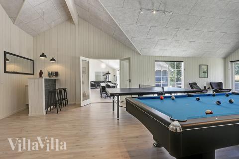 Neben den vielen schönen Stunden, die man im Poolbereich des Hauses verbringen kann, bietet das Luxusferienhaus 419 auch Spielevergnügen bei Billard/Tischtennis und Darts