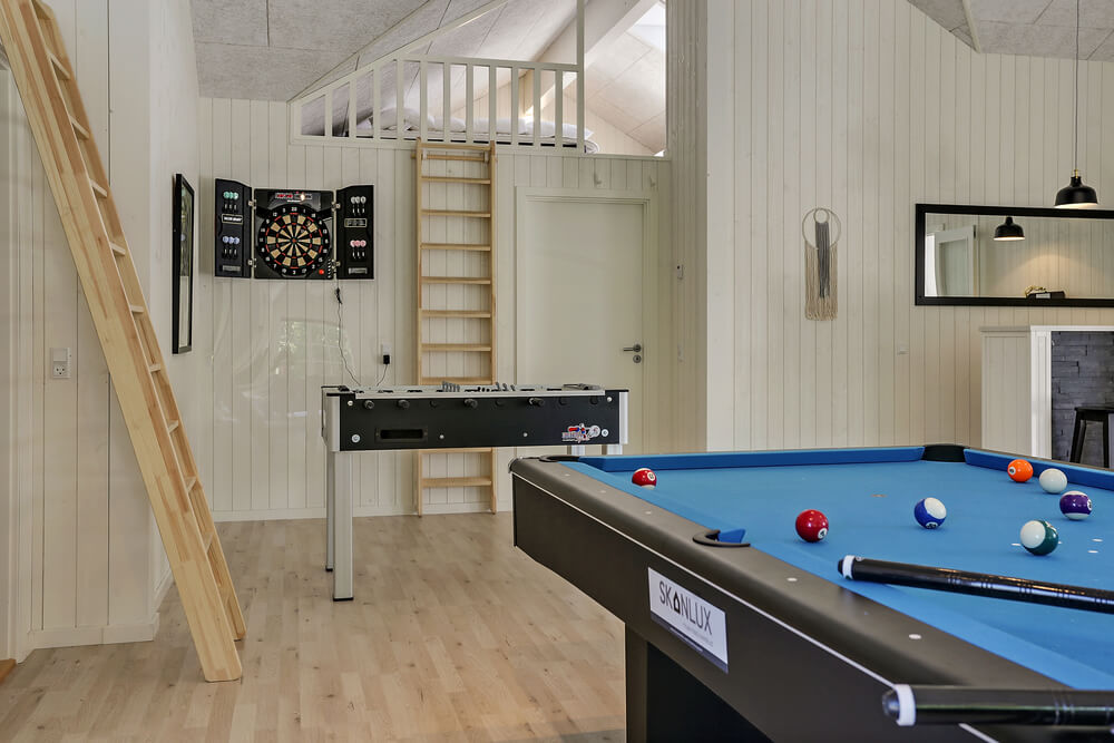 Aktivitätsraum im Luxusferienhaus Nr. 419 mit 9 Schlafzimmern und Platz für 24 Gäste.