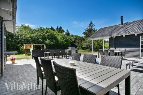 Auf der Terrasse des Ferienhauses Nr. 419 ist Platz für 24 Personen.