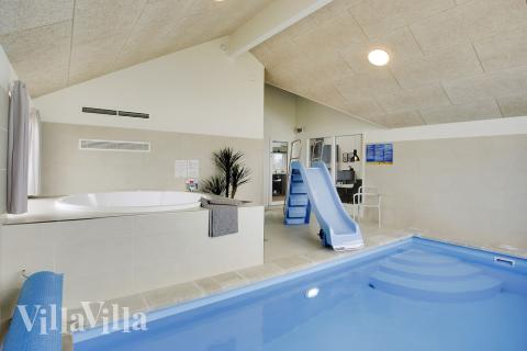 Der schicke Pool im Luxusferienhaus Nr. 418 für 14 Personen