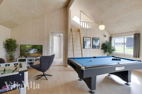 Neben den vielen schönen Stunden, die man im Poolbereich des Hauses verbringen kann, bietet das Luxusferienhaus 418 auch Spielevergnügen bei Billard/Tischtennis und Darts