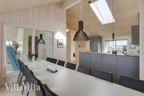 Die Küche in dem Luxusferienhaus Nr. 418 ist so gut ausgestattet, dass man problemlos Mahlzeiten für 14 Personen zubereiten kann.