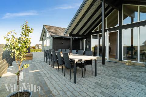 Genießen Sie einen Grillabend auf der Terrasse des Luxusferienhauses Nr. 418 in Fünen und seine Inseln