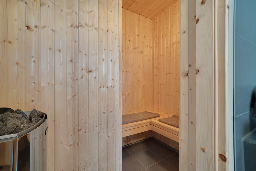 Genießen Sie die heiße Sauna im Luxusferienhaus Nr. 417 für 14 Personen