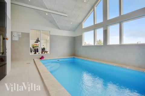 Der schicke Pool im Luxusferienhaus Nr. 411 für 14 Personen