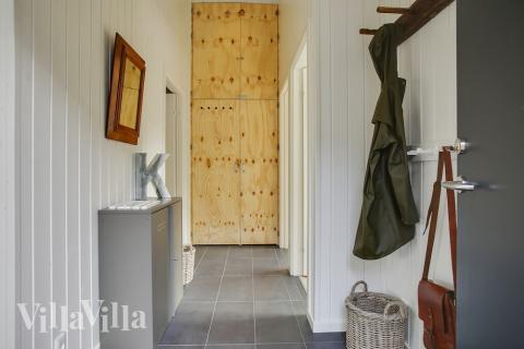 Der geräumige Eingangsbereich im Luxusferienhaus Nr. 411 in Nordjütland
