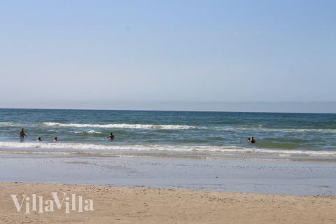 Der Strand in der Nähe von Luxusferienhaus Nr. 411 in Nordjütland lädt zum Spazierengehen ein.