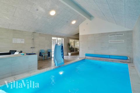 Der schicke Pool im Luxusferienhaus Nr. 412 für 24 Personen