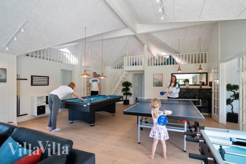 Neben den vielen schönen Stunden, die man im Poolbereich des Hauses verbringen kann, bietet das Luxusferienhaus 412 auch Spielevergnügen bei Billard/Tischtennis und Darts