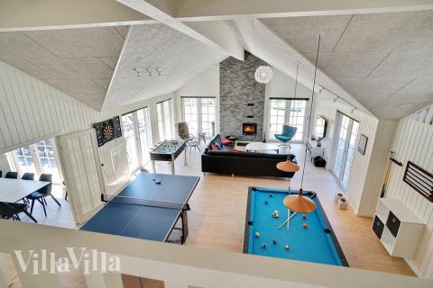 Das Luxusferienhaus 412 für 24 Personen hat einen großen Aktivitätsraum mit u. a. Billard und Darts