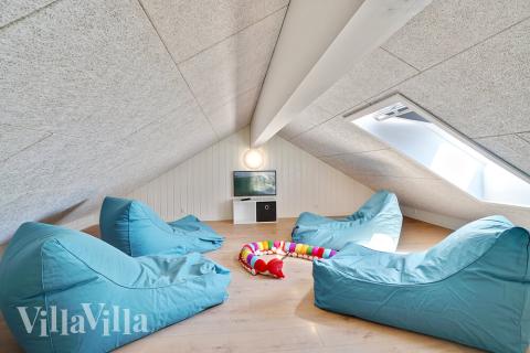 Einige der 24 Schlafgelegenheiten befinden sich im Luxusferienhaus Nr. 412 auf dem ausgebauten Dachboden