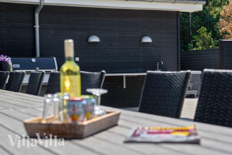 Auf der Terrasse des Ferienhauses Nr. 412 ist Platz für 24 Personen.