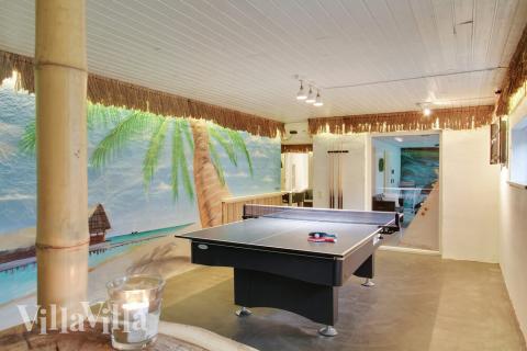 Aktivitätsraum im Luxusferienhaus Nr. 423 mit 8 Schlafzimmern und Platz für 28 Gäste.