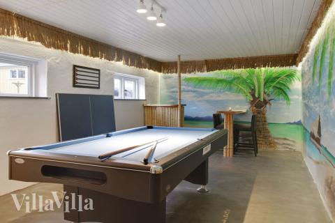 Neben den vielen schönen Stunden, die man im Poolbereich des Hauses verbringen kann, bietet das Luxusferienhaus 423 auch Spielevergnügen bei Billard/Tischtennis und Darts