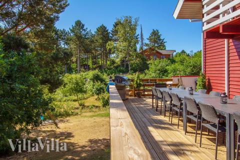 Auf der Terrasse des Ferienhauses Nr. 423 ist Platz für 28 Personen.