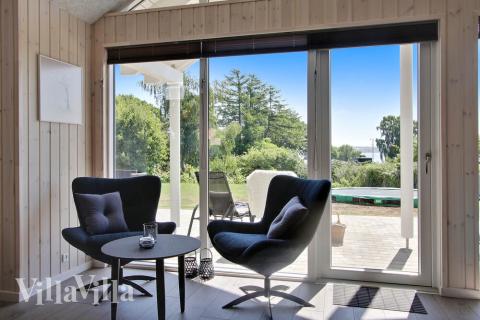 Aufenthaltsraum mit Platz für 16 im Luxusferienhaus Nr. 421.