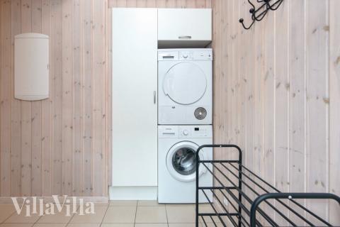 Der geräumige Eingangsbereich im Luxusferienhaus Nr. 421 in Ostjütland