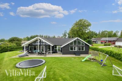 Dieses schöne Poolhaus Nr. 421 mit Platz für 16 Personen liegt in Ostjütland
