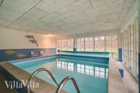 Der schicke Pool im Luxusferienhaus Nr. 414 für 22 Personen