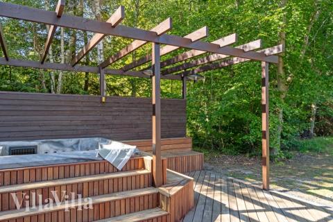 Genießen Sie den warmen Whirlpool im Luxusferienhaus Nr. 414 in Nordseeland