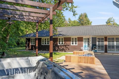 Im Luxusferienhaus Nr. 414 gibt es einen Whirlpool und 11 Schlafzimmer.