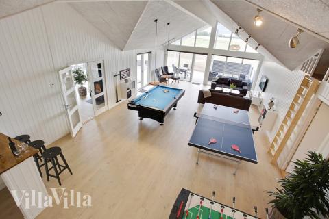 Aktivitätsraum im Luxusferienhaus Nr. 430 mit 12 Schlafzimmern und Platz für 30 Gäste.