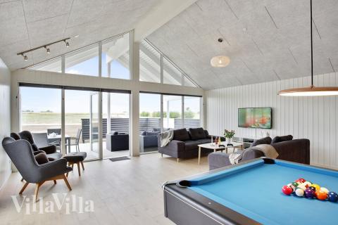 Das Luxusferienhaus 430 für 30 Personen hat einen großen Aktivitätsraum mit u. a. Billard und Darts