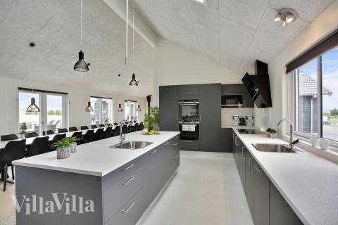 Die Küche in dem Luxusferienhaus Nr. 430 ist so gut ausgestattet, dass man problemlos Mahlzeiten für 30 Personen zubereiten kann.