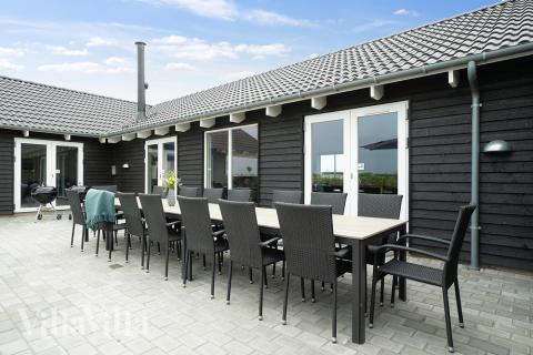 Genießen Sie einen Grillabend auf der Terrasse des Luxusferienhauses Nr. 430 in Fünen und seine Inseln
