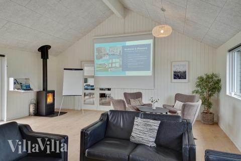 Der Aufenthaltsraum bietet Platz für 30 Personen, wenn ihr das Ferienhaus 430 in Fünen und seine Inseln besucht.