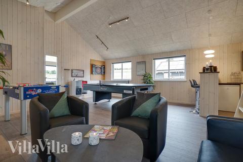 Das Luxusferienhaus 425 für 16 Personen hat einen großen Aktivitätsraum mit u. a. Billard und Darts