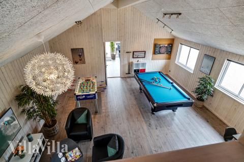 Neben den vielen schönen Stunden, die man im Poolbereich des Hauses verbringen kann, bietet das Luxusferienhaus 425 auch Spielevergnügen bei Billard/Tischtennis und Darts