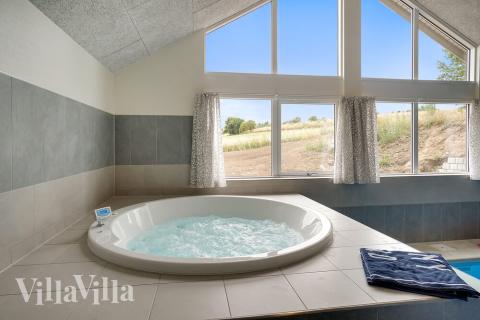 Genießen Sie den warmen Whirlpool im Luxusferienhaus Nr. 426 in Nordseeland