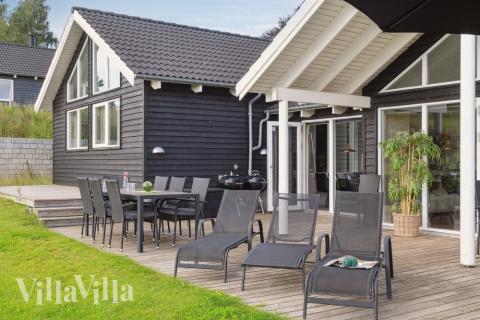 Auf der Terrasse des Ferienhauses Nr. 426 ist Platz für 16 Personen.