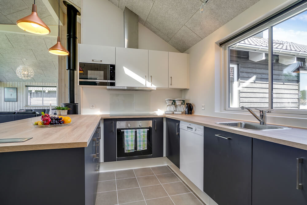 Die Küche in dem Luxusferienhaus Nr. 717 ist so gut ausgestattet, dass man problemlos Mahlzeiten für 16 Personen zubereiten kann.