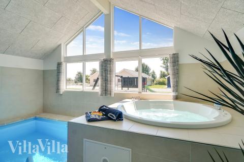 Genießen Sie den warmen Whirlpool im Luxusferienhaus Nr. 716 in Deutschland