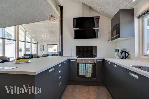 Die Küche in dem Luxusferienhaus Nr. 722 ist so gut ausgestattet, dass man problemlos Mahlzeiten für 10 Personen zubereiten kann.