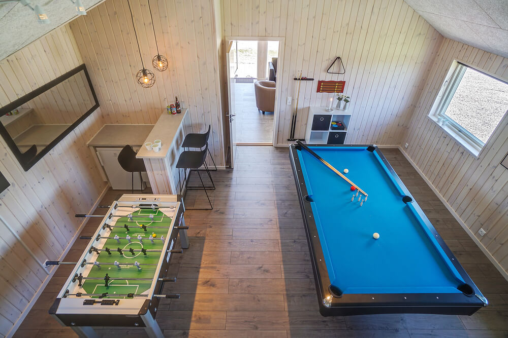 Neben den vielen schönen Stunden, die man im Poolbereich des Hauses verbringen kann, bietet das Luxusferienhaus 722 auch Spielevergnügen bei Billard/Tischtennis und Darts