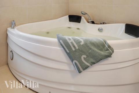 Genießen Sie den warmen Whirlpool im Luxusferienhaus Nr. 722 in Deutschland