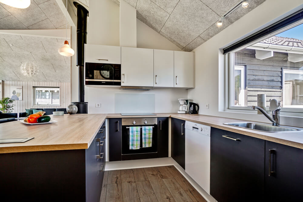 Die Küche in dem Luxusferienhaus Nr. 718 ist so gut ausgestattet, dass man problemlos Mahlzeiten für 12 Personen zubereiten kann.