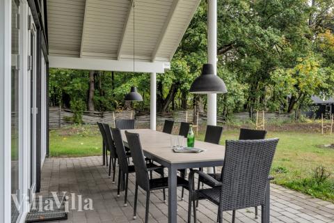 Das Luxusferienhaus Nr. 438 hat eine tolle Terrasse, die mit hochwertigen Gartenmöbeln für 30 Personen ausgestattet ist.