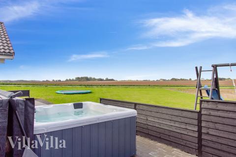 Genießen Sie einen Grillabend auf der Terrasse des Luxusferienhauses Nr. 424 in Fünen und seine Inseln