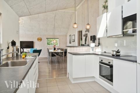 Die Küche in dem Luxusferienhaus Nr. 427 ist so gut ausgestattet, dass man problemlos Mahlzeiten für 14 Personen zubereiten kann.